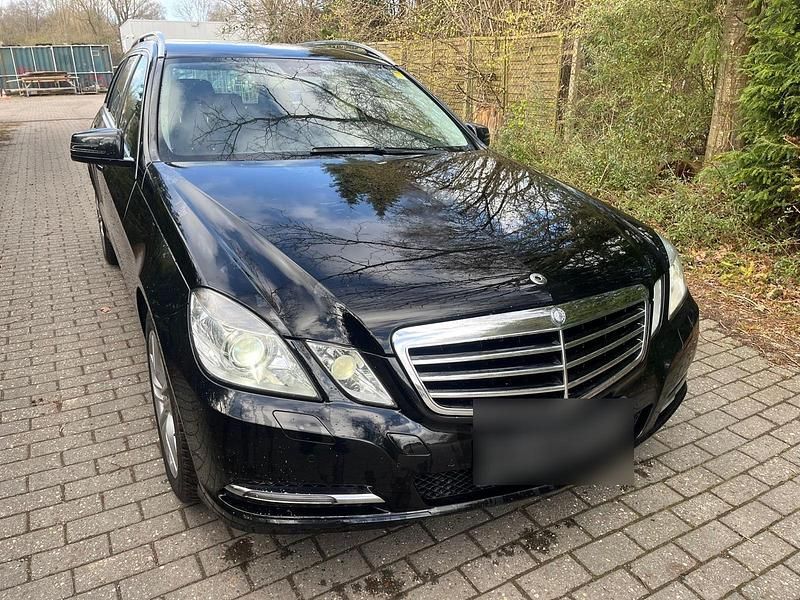 Gebraucht Mercedes E220 170 PS (125 kW) 2012 Schwarz Kombi