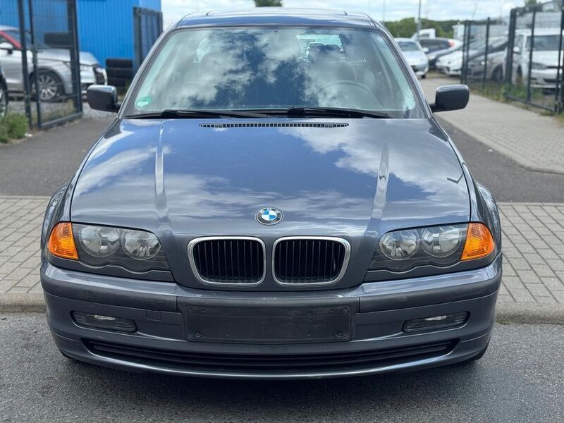 Grau Gebraucht 2000 BMW 320 Kombi | 4.990 € (Fairer Preis) - Bild 1/4