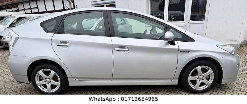 Gebraucht Toyota Prius 99 PS (72 kW) 2011 Silber Limousine