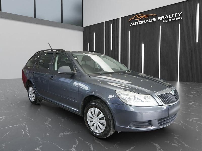 Grau Gebraucht 2012 Skoda Octavia Ambition Kombi | 4.980 € (Superpreis) - Bild 1/4