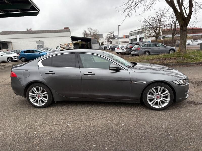Gebraucht Jaguar XE Prestige 179 PS (131 kW) 2016 Grau Limousine