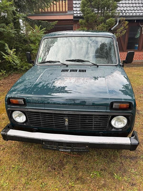 Grün Gebraucht 2005 Lada niva SUV | 1.400 € - Bild 1/4