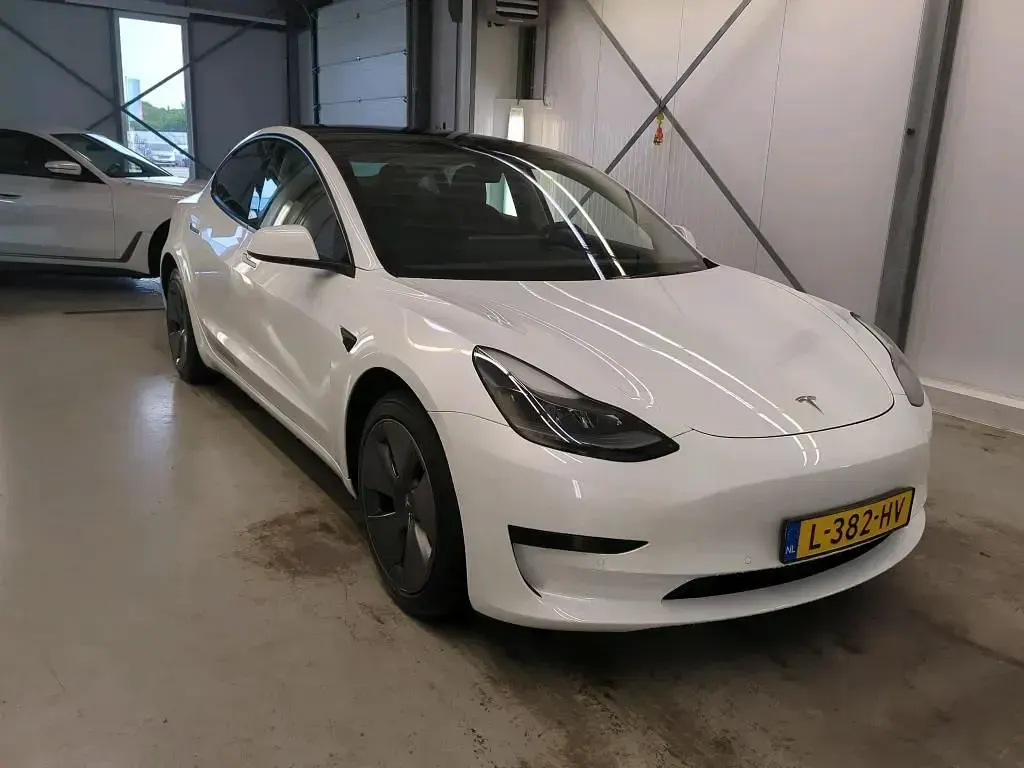Gebraucht Tesla Model 3 Standard Range 225 kW (306 PS) 2021 Weiß Limousine