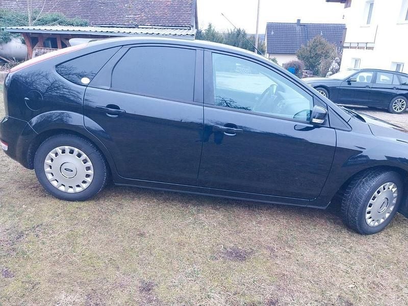 Gebraucht Ford Focus 125 PS (91 kW) 2010 Schwarz Limousine
