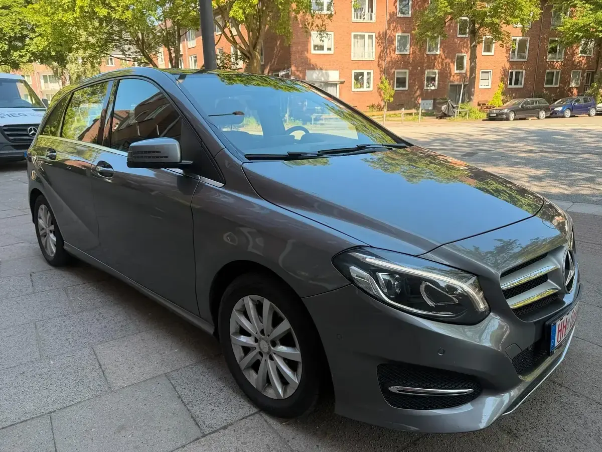 Gebraucht Mercedes B200 136 PS (100 kW) 2015 Grau Van / Kleinbus