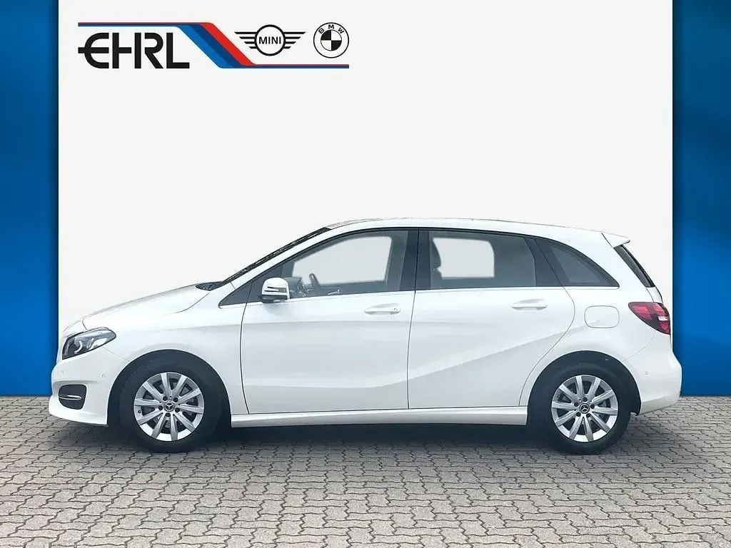 Gebraucht Mercedes B180 Style 122 PS (89 kW) 2017 Weiß Van / Kleinbus