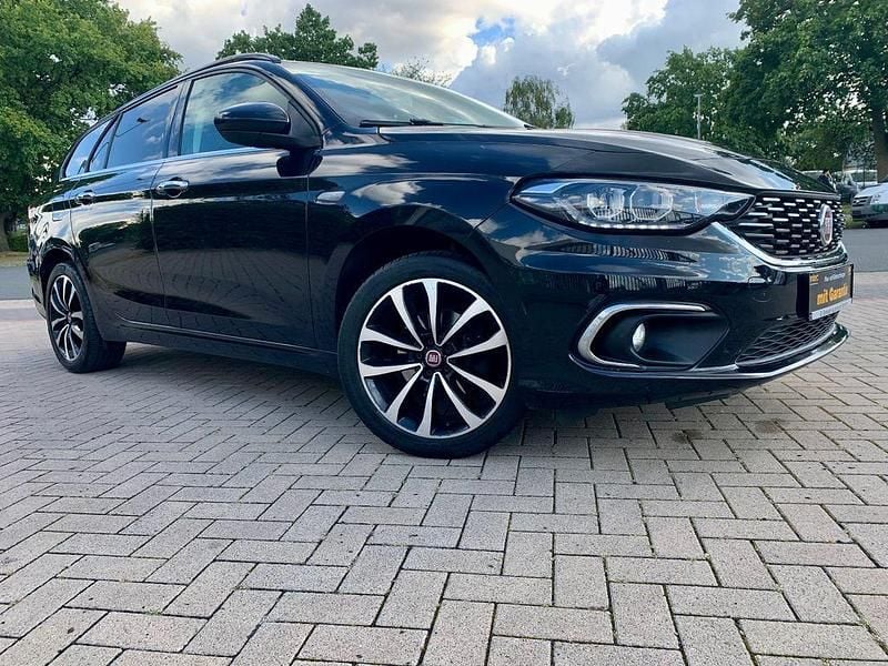 Blau Gebraucht 2017 Fiat Tipo Lounge Limousine | 9.999 € (Guter Preis) - Bild 1/4