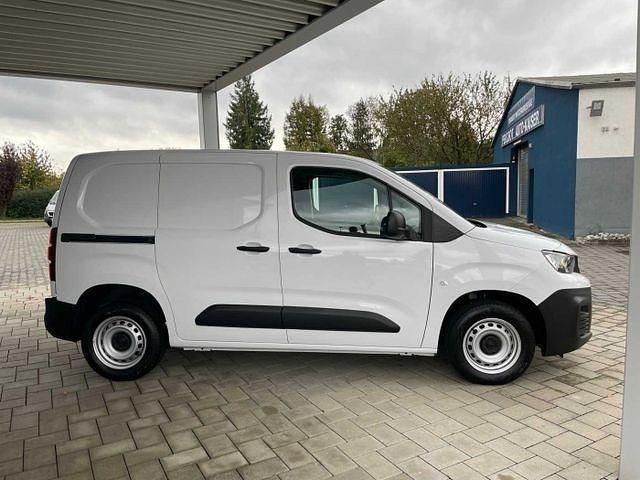 Gebraucht Peugeot Partner 102 PS (75 kW) 2023 Weiß Van / Kleinbus