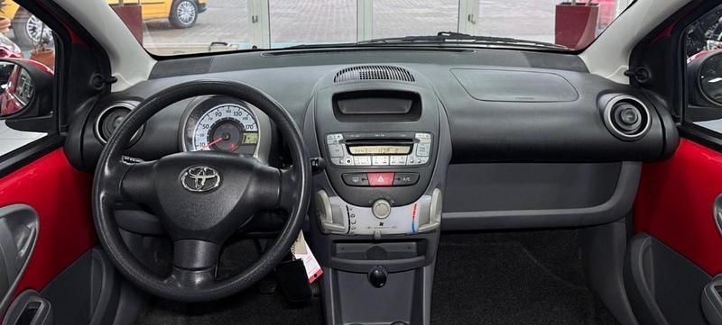 Gebraucht Toyota Aygo Cool 69 PS (50 kW) 2009 Rot Kleinwagen