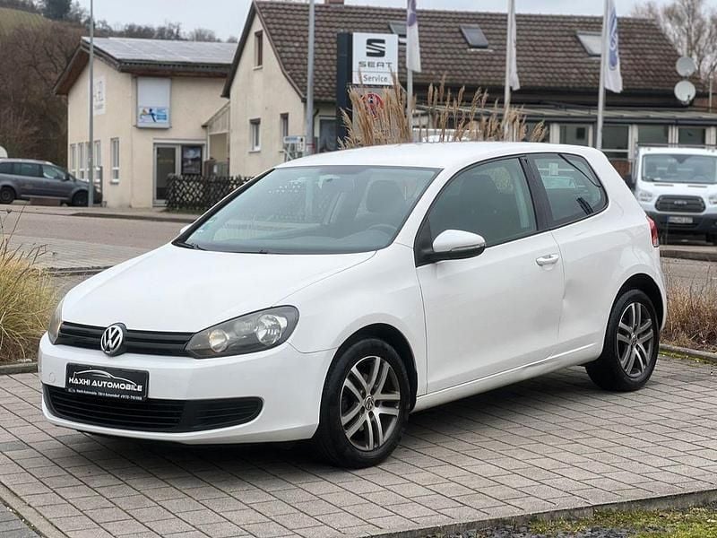 Weiß Gebraucht 2010 VW Golf VI Trendline Kleinwagen | 3.850 € (Fairer Preis) - Bild 1/4