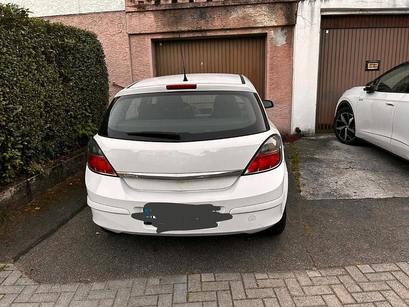 Weiß Gebraucht 2009 Opel Astra Kleinwagen | 3.000 € - Bild 1/4