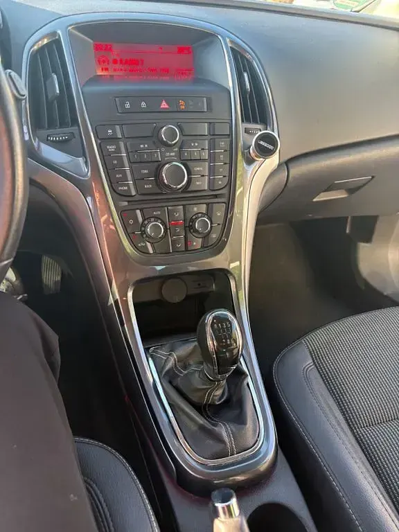 Gebraucht Opel Astra 140 PS (102 kW) 2013 Braun Limousine