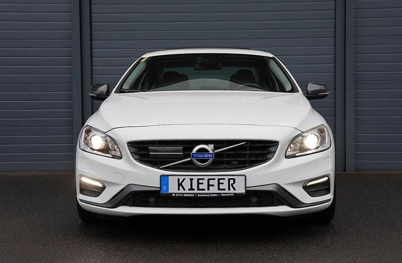 Gebraucht Volvo S60 R-Design 347 PS (255 kW) 2014 Weiß Limousine