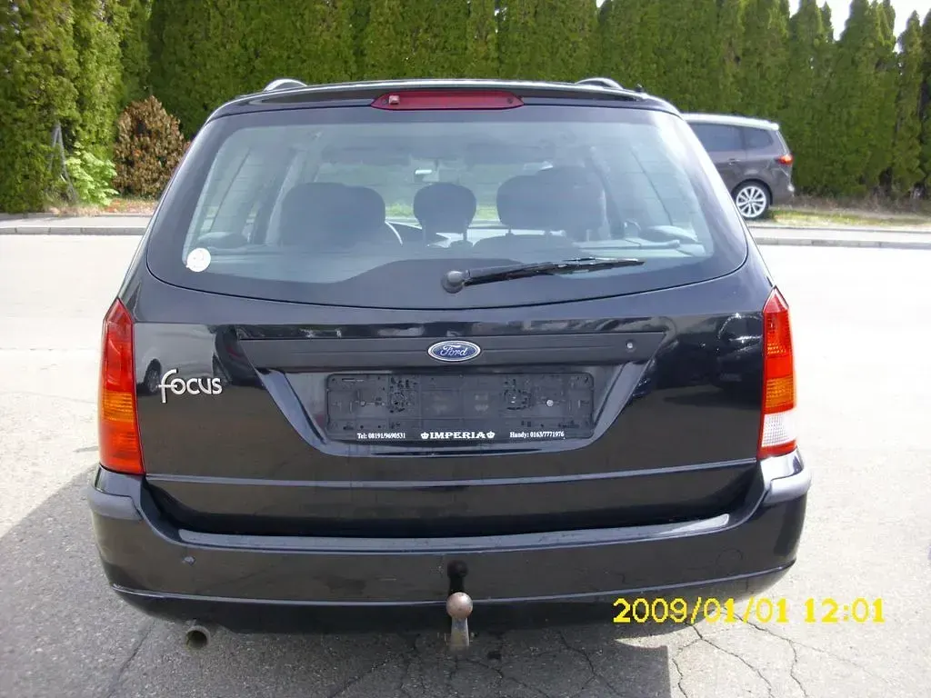 Second-hand Ford Focus 131 CP (96 kW) 2004 Negru Berlinǎ