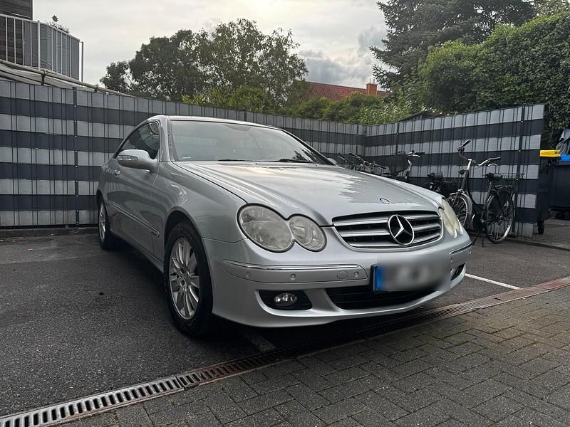Silber Gebraucht 2006 Mercedes CLK220 Avantgarde Coupé | 4.700 € (Superpreis) - Bild 1/4