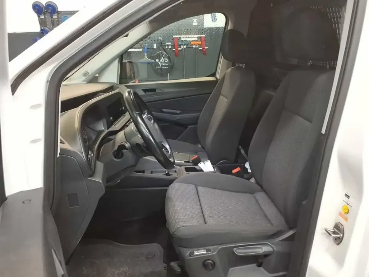 Gebraucht VW Caddy Maxi 122 PS (89 kW) 2022 Weiß Van / Kleinbus