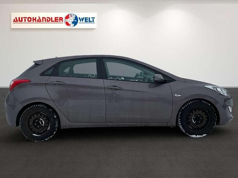Gebraucht Hyundai i30 Edition 99 PS (72 kW) 2014 Braun Limousine