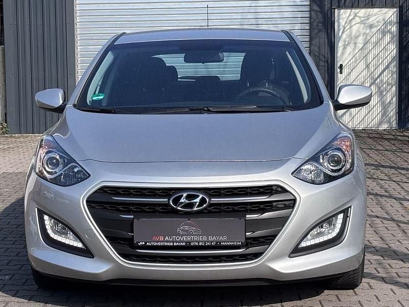 Second-hand Hyundai i30 Classic 101 CP (74 kW) 2015 Argintiu Berlinǎ