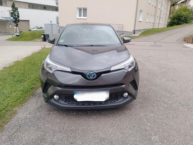 Braun Gebraucht 2018 Toyota C-HR Team SUV | 15.500 € (Superpreis) - Bild 1/4