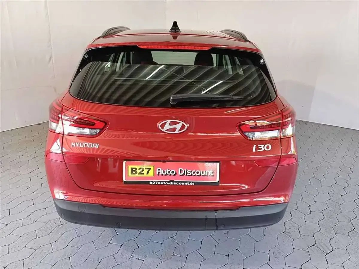Neu Hyundai i30 101 PS (74 kW) 2026 Ultimate red metallic Kombi