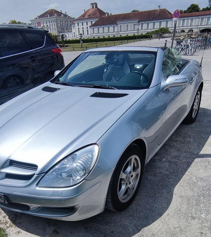 Grau Gebraucht 2004 Mercedes SLK200 Cabrio | 5.750 € - Bild 1/4