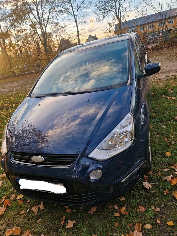 Blau Gebraucht 2010 Ford S-MAX S Van / Kleinbus | 8.100 € (Teuer) - Bild 1/4