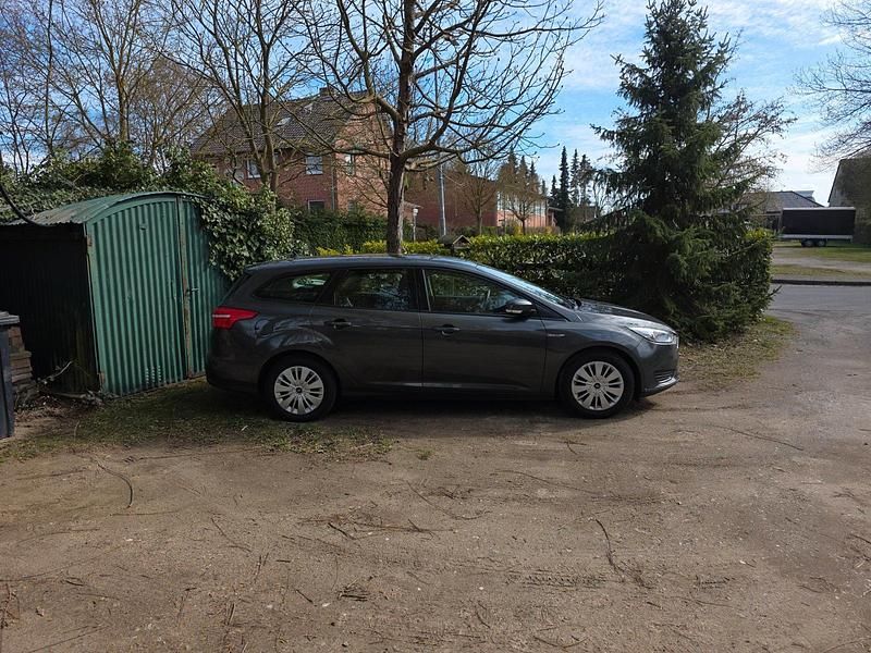 Gebraucht Ford Focus 101 PS (74 kW) 2016 Grau Kombi