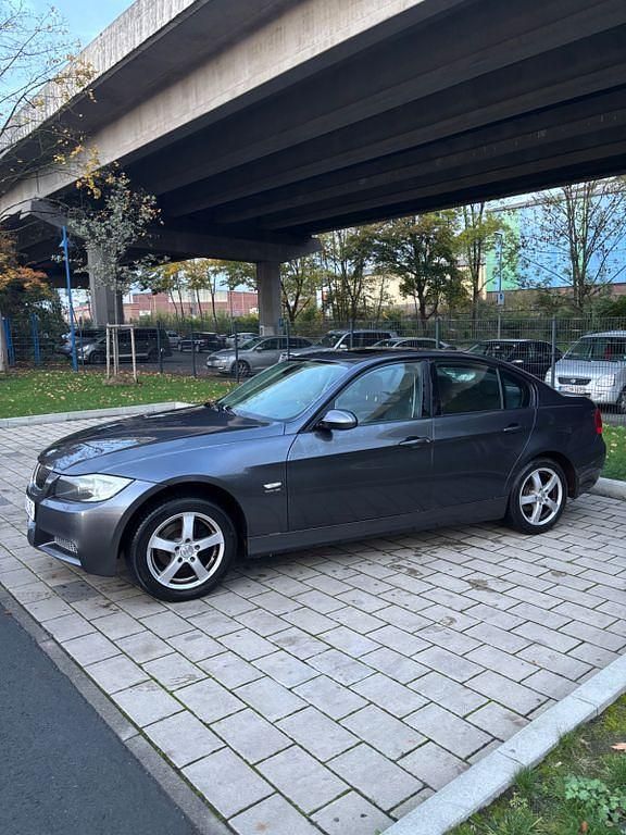 Grau Gebraucht 2006 BMW 320 Limousine | 3.499 € (Guter Preis) - Bild 1/4
