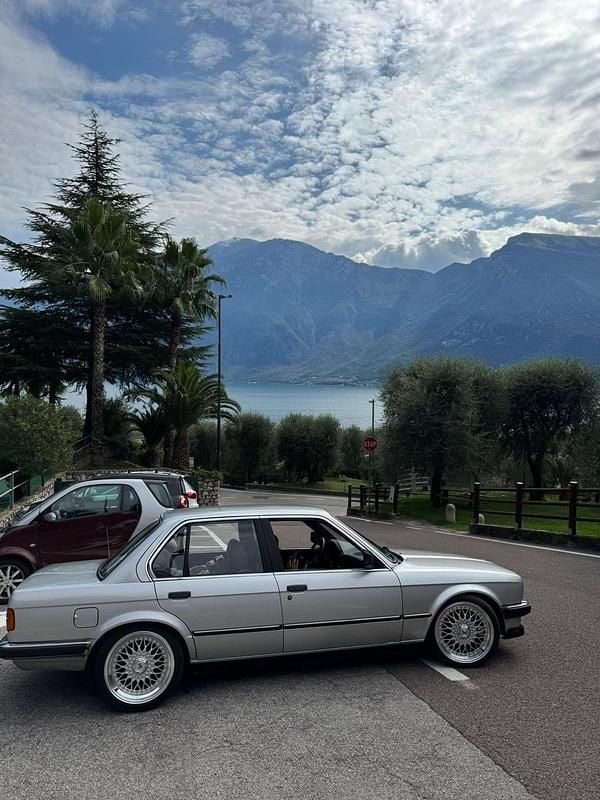 Silber Gebraucht 1986 BMW 324 Limousine | 16.900 € - Bild 1/4