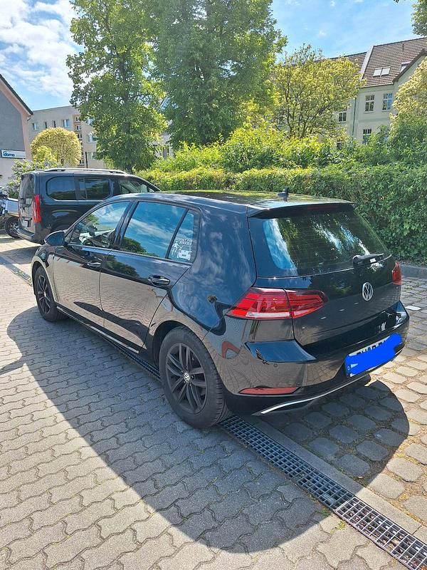 Gebraucht VW Golf VII Comfortline 150 PS (110 kW) 2019 Schwarz Limousine