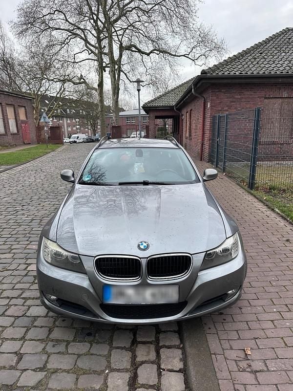 Gebraucht BMW 320 177 PS (130 kW) 2009 Grau Kombi