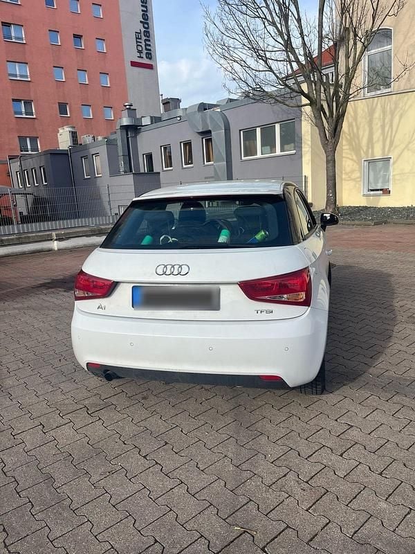 Gebraucht Audi A1 Design 86 PS (63 kW) 2012 Weiß Kleinwagen