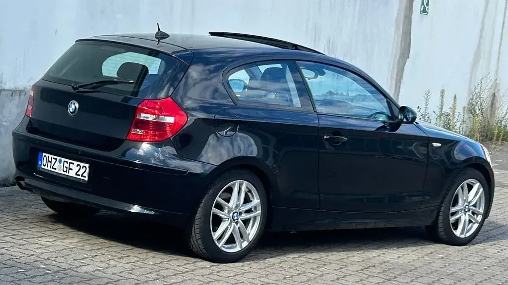 Gebraucht BMW 116 122 PS (89 kW) 2009 Schwarz Kleinwagen