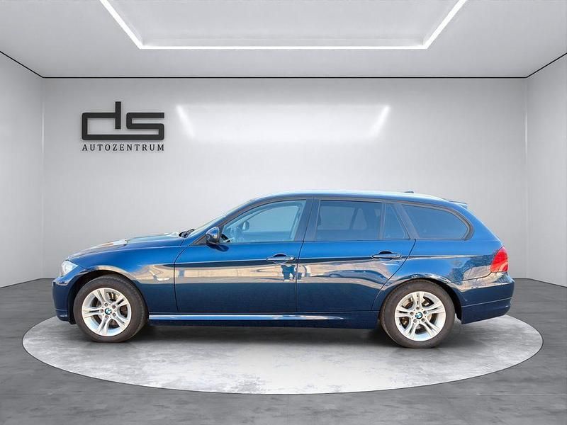 Gebraucht BMW 320 184 PS (135 kW) 2010 Blau Kombi