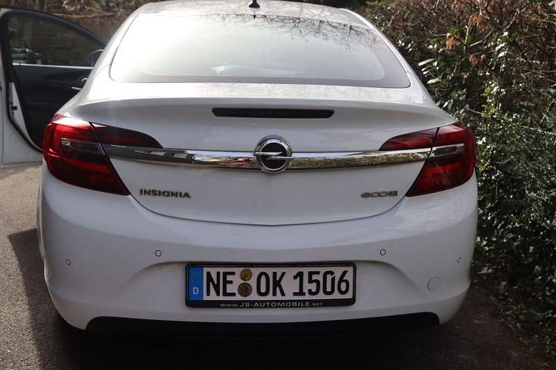 Gebraucht Opel Insignia Edition 170 PS (125 kW) 2014 Weiß Limousine