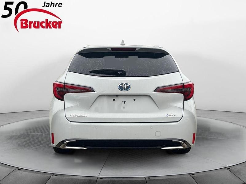 Neu Toyota Corolla 196 PS (144 kW) 2025 Rot Kombi