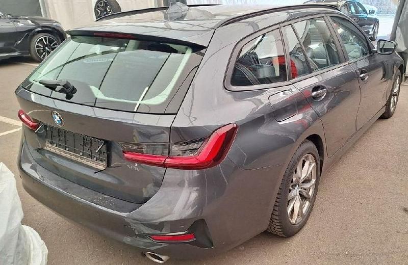 Gebraucht BMW 320 190 PS (139 kW) 2022 Grau Kombi