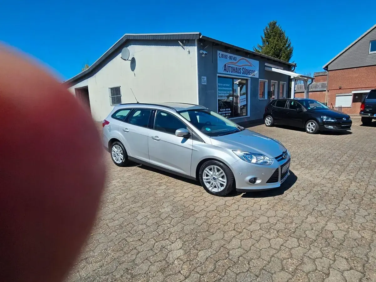Używany Ford Focus SYNC Edition 116 KM (85 kW) 2014 Srebrny Sedan/Limuzyna