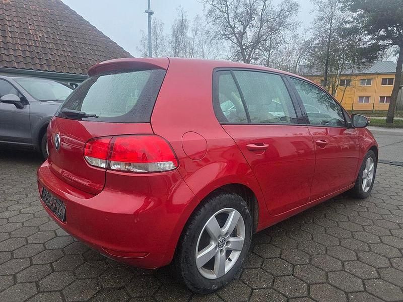 Gebraucht VW Golf VI Comfortline 105 PS (77 kW) 2010 Rot Kleinwagen