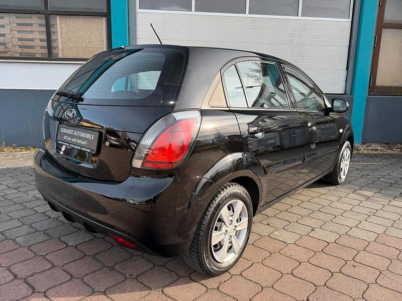 Gebraucht Kia Rio 97 PS (71 kW) 2011 Schwarz Kleinwagen