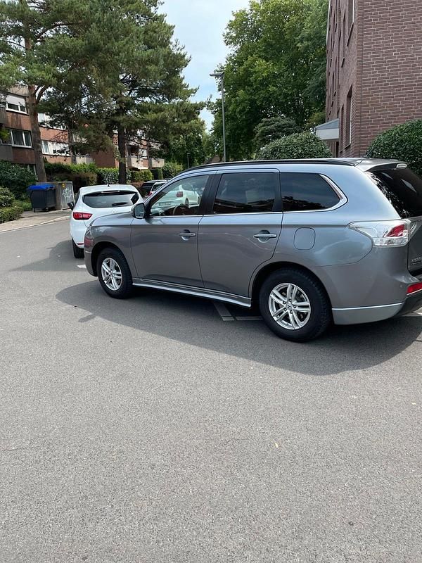 Gebraucht Mitsubishi Outlander 150 PS (110 kW) 2014 Grau SUV