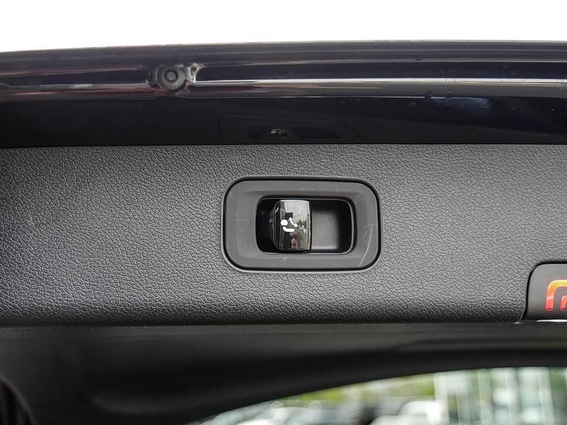 Gebraucht Mercedes E220 Avantgarde 197 PS (144 kW) 2025 Schwarz Kombi