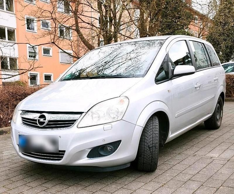 Usata Opel Zafira 2008 Argento Monovolume