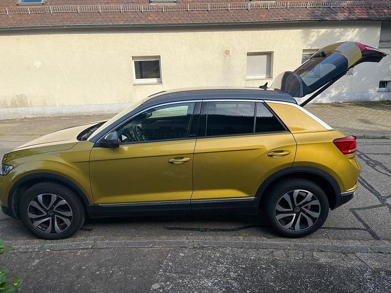 Gold Gebraucht 2021 VW T-Roc Active SUV | 20.999 € (Fairer Preis) - Bild 1/4