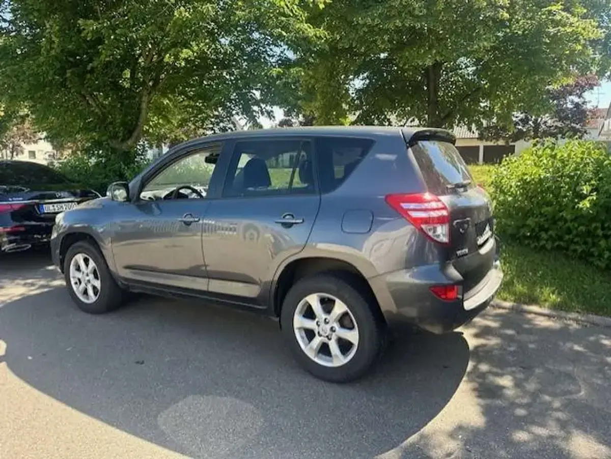 Gebraucht Toyota RAV4 Life 150 PS (110 kW) 2011 Grey metallic SUV