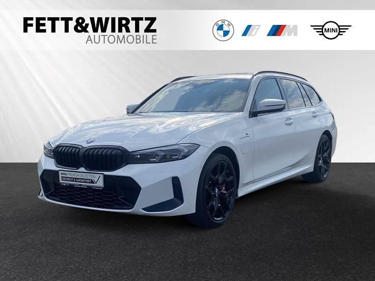Alpinweiss Gebraucht 2025 BMW 330e M Sport Kombi | 47.700 € (Superpreis) - Bild 1/3