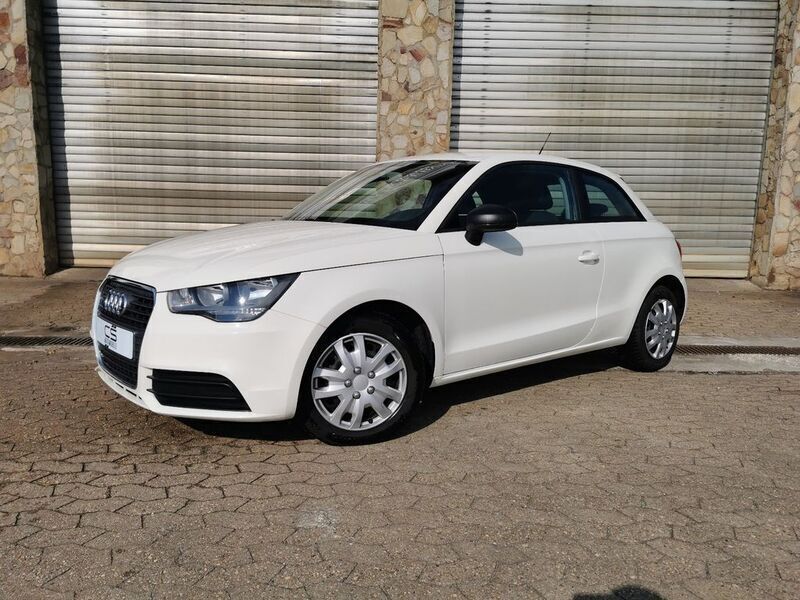 Weiß Gebraucht 2012 Audi A1 Design Kleinwagen | 9.499 € (Fairer Preis) - Bild 1/4