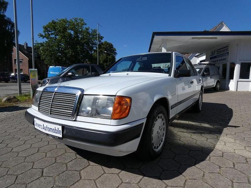 Arcticweiss Gebraucht 1988 Mercedes E260 Limousine | 8.490 € - Bild 1/4