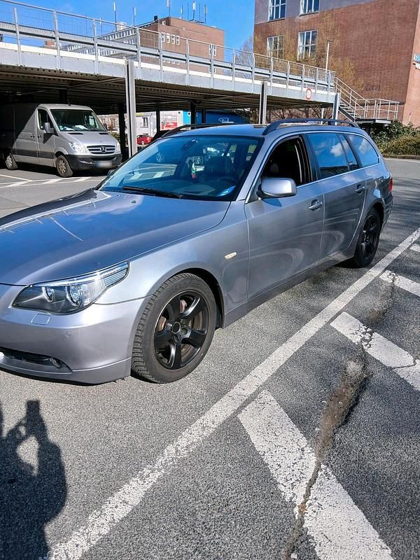 Gebraucht BMW 530 231 PS (169 kW) 2007 Grau Kombi