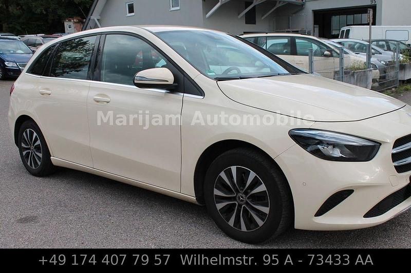 Gebraucht Mercedes B200 150 PS (110 kW) 2021 Gelb Van / Kleinbus